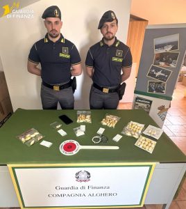 Catturato all’aeroporto di Alghero con 80 ovuli di cocaina nel corpo: i dettagli.