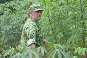 Lee White: La sfida della conservazione in Africa tra cowboy del carbonio e promesse non mantenute