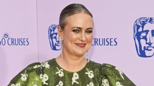 Philippa Dunne illumina i BAFTA con un abito di paillettes perfetto per il giorno