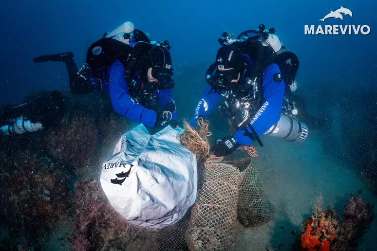 Siracusa, recuperata una “rete fantasma” dai fondali del Plemmirio: nuova operazione per la tutela del mare