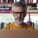 Cannes 79: Almodóvar riflette su cinema e identità in un evento indimenticabile.