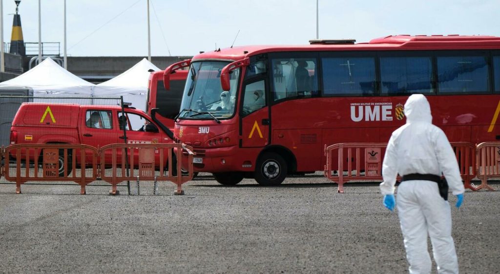 Tenerife: Rimpatrio passeggeri per virus, un caso con sintomi segnalato a bordo.