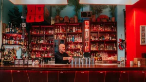 I 20 migliori bar di Atene selezionati da un esperto di Grecia.
