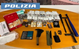 Arrestato a Bologna: 30enne con 21 kg di hashish e armi illegali.