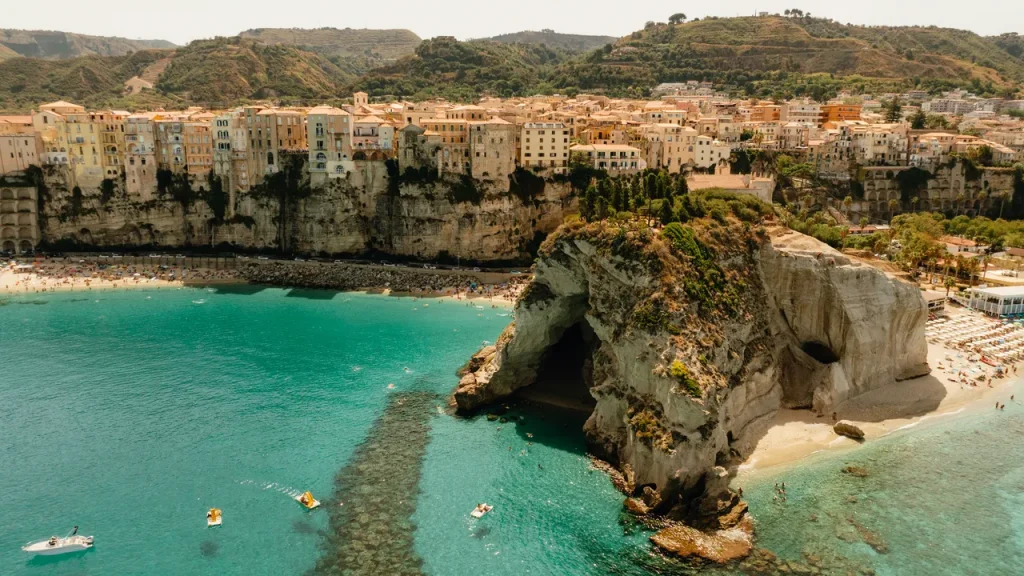 La costa dimenticata d’Italia: gelato, rovine greche e borghi nascosti finalmente protagonisti.