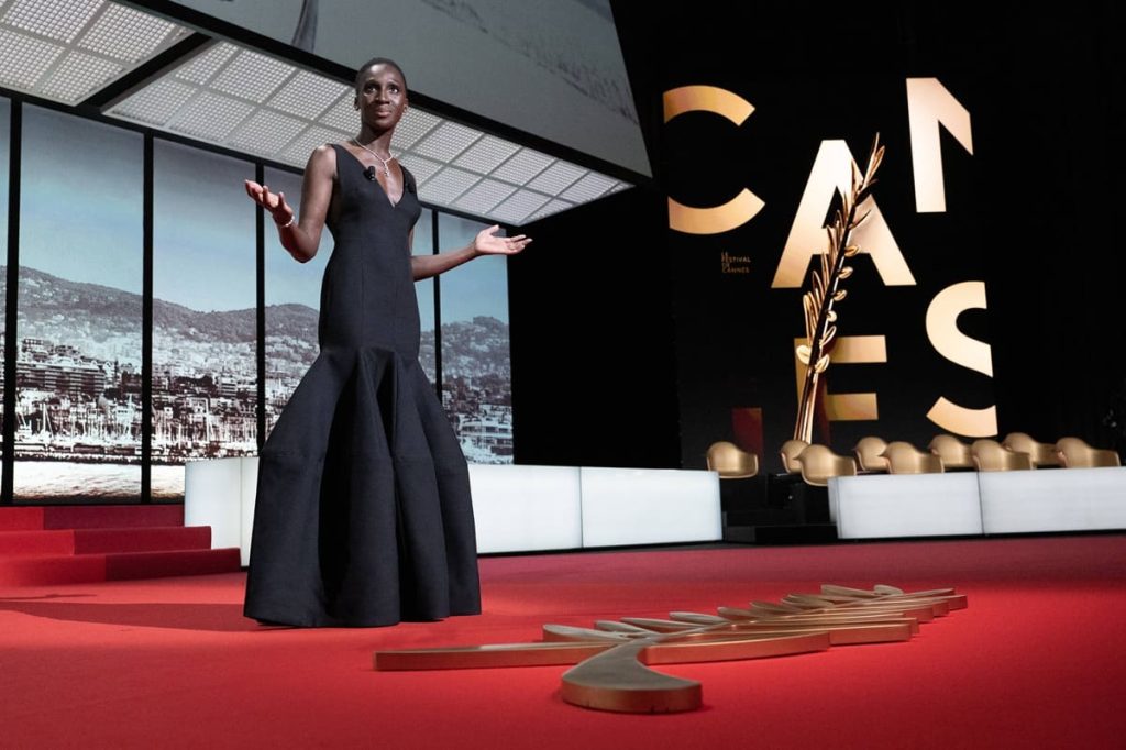 Cannes 79 inaugura con un’energia elettrica dedicata all’amore sul red carpet