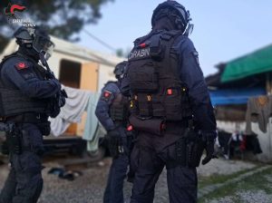 Blitz dei Carabinieri smantella banda di rapinatori tra Vicenza e Pisa: arresti e sequestri.
