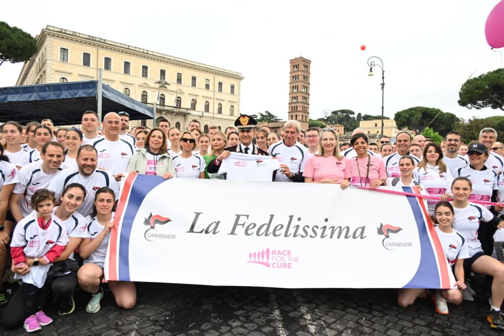 Carabinieri “Fedelissima” brillano alla Race for the Cure a Roma con 1000 partecipanti.