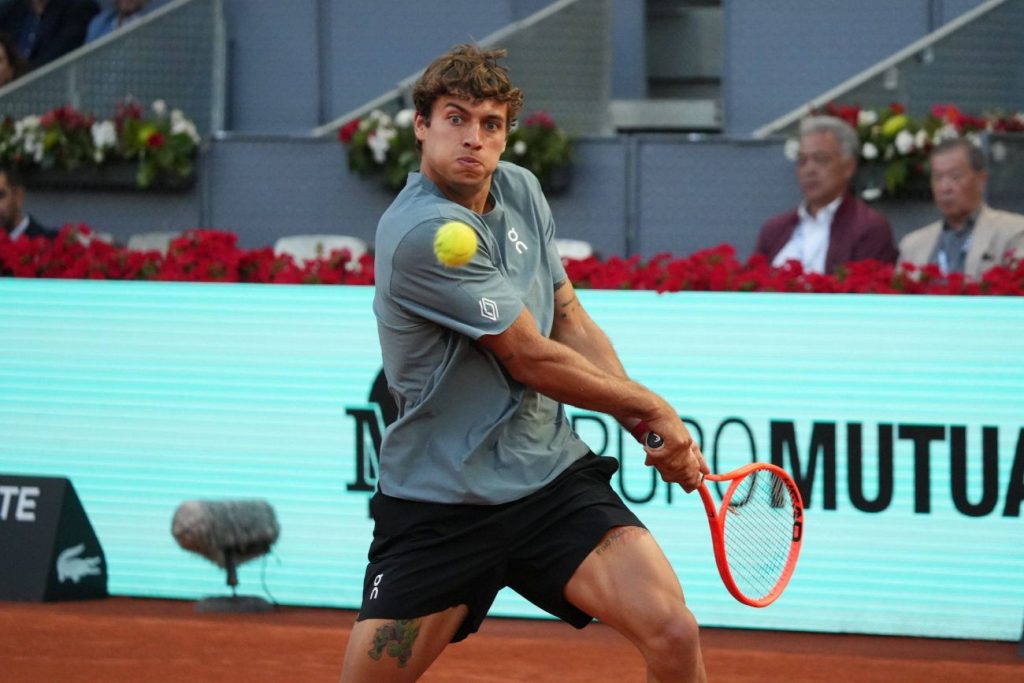 Zverev elimina Cobolli nei quarti di finale del Masters 1000 di Madrid.