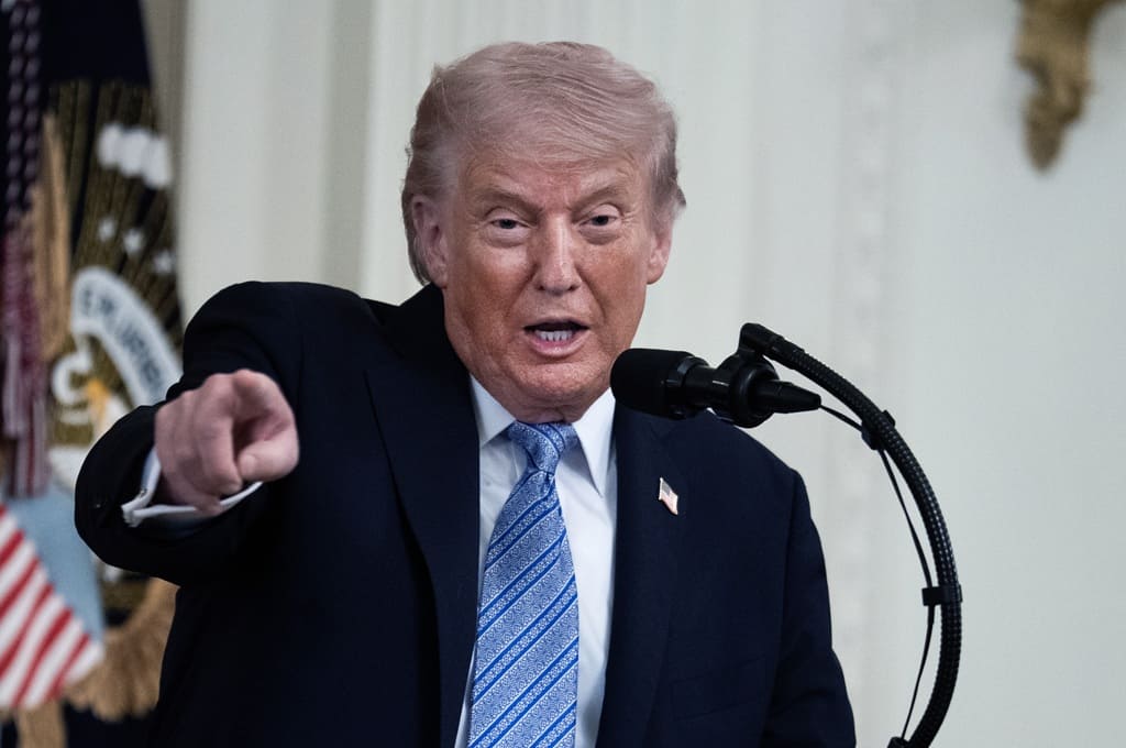 Trump avverte von der Leyen: “Ultimatum Ue, dazi in aumento entro il 4 luglio”