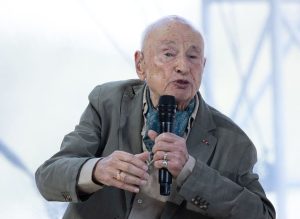 Addio a Edgar Morin, il sociologo e filosofo francese: aveva 104 anni