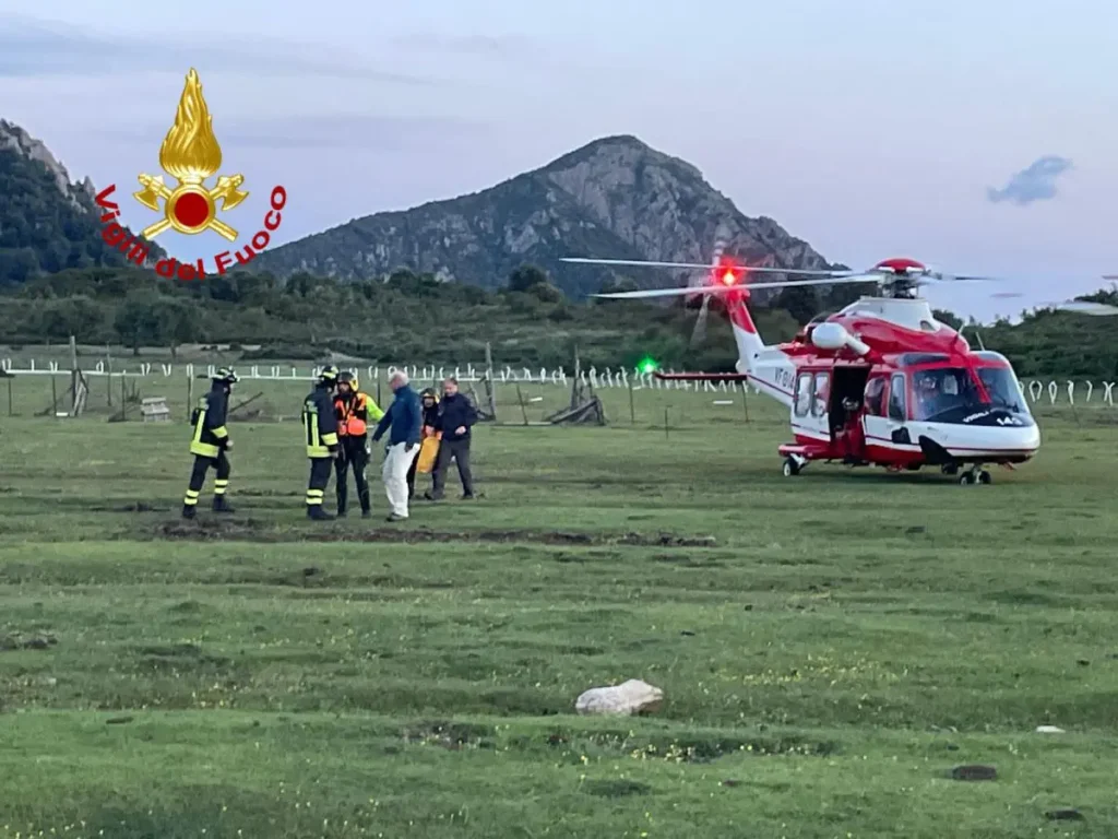 Turisti salvati in elicottero nel Supramonte di Urzulei dopo ore di ricerca.