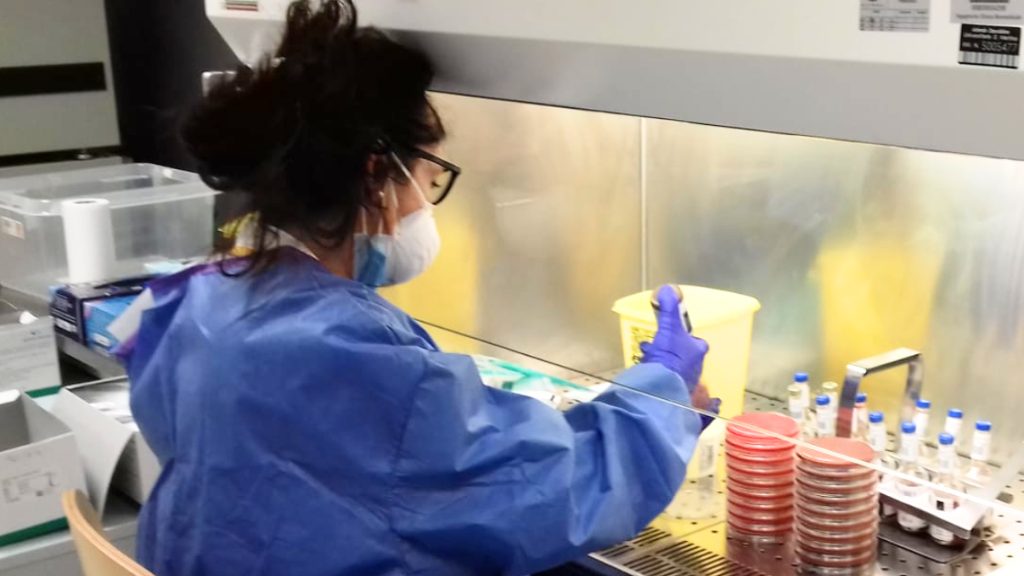 Riconoscimento professionale per tecnici di laboratorio: indennità di rischio e novità nel CCNL