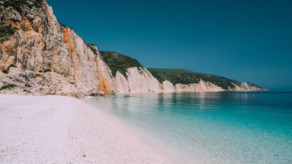 La spiaggia isolata di un’isola greca è stata proclamata la seconda migliore al mondo.