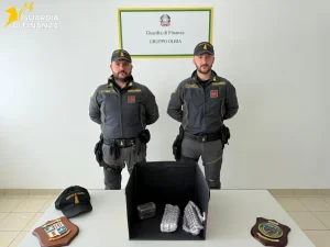 Corriere arrestato a Olbia con 1,5 kg di hashish in arrivo da Genova.