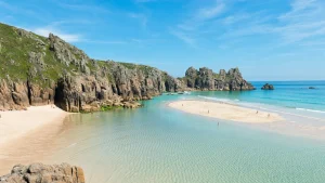 La spiaggia di Cornwall: considerata la ‘Bali del Regno Unito’ per la sua bellezza mozzafiato.