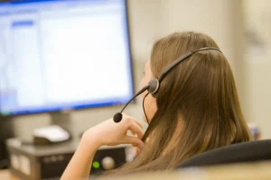 Preparati per l’ufficio del futuro, un ambiente di lavoro silenzioso e innovativo.