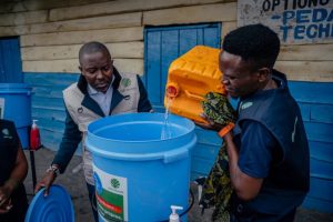 Focolai di Ebola rivelano i rischi di trasmissione virale in Uganda occidentale.