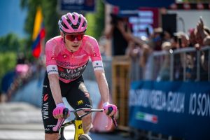 Vingegaard vince la 20ª tappa e conquista il Giro d’Italia con grande superiorità.
