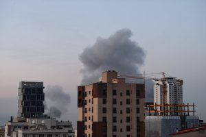 Tensione Usa-Iran: Trump avverte, cessate il fuoco resta in vigore nonostante le provocazioni.
