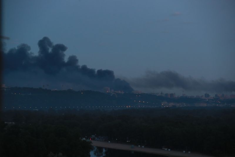 Kiev sotto attacco: 600 droni e missili, Meloni esprime ferma condanna.