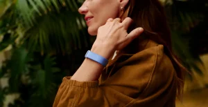 Google lancia il Fitbit Air, una svolta significativa nell’IA per la salute.