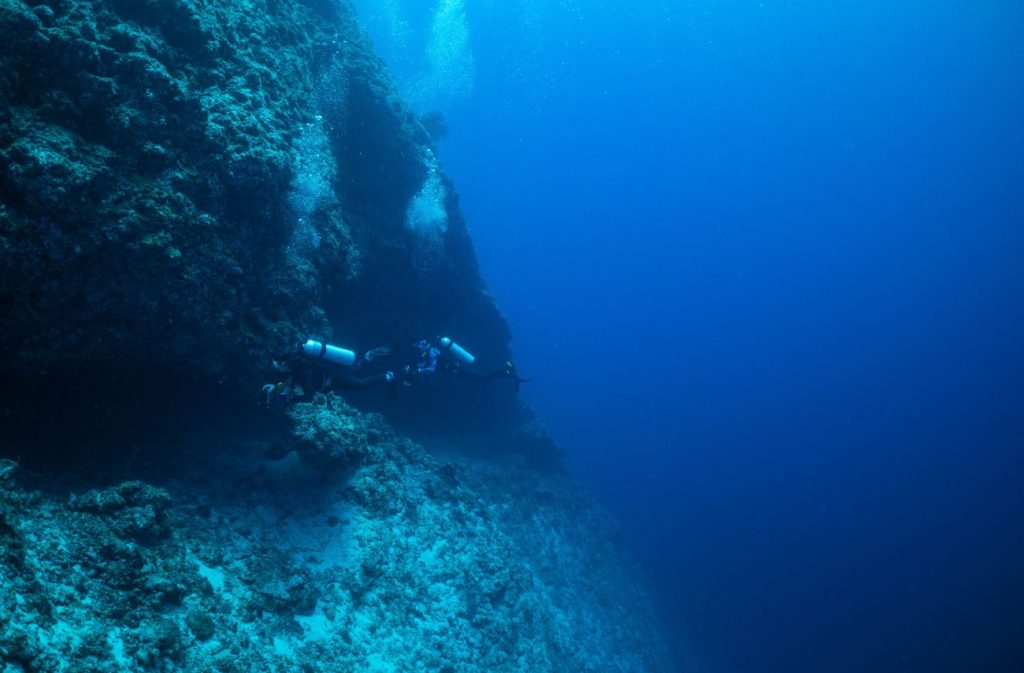 Tragedia nelle Maldive: sub perde la vita durante le ricerche dei quattro italiani scomparsi.