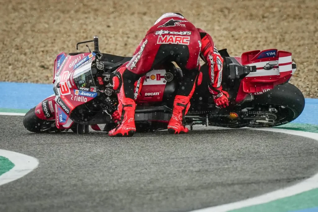Marc Marquez felice dopo l’operazione: “Tutto è andato per il meglio”.