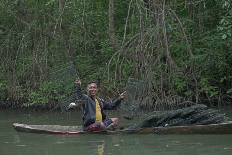 Comunità dell’Indonesia orientale riportano in vita sistemi tradizionali per proteggere i mari.