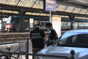 Tragedia a Milano Certosa: 22enne ucciso in rissa sui binari della stazione.