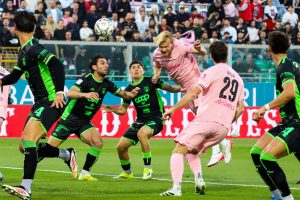 Catanzaro conquista la finale playoff di Serie B, Palermo non riesce a rimontare.