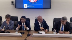 Campi Flegrei: la Commissione d’inchiesta sul rischio sismico visita Pozzuoli e Bacoli.