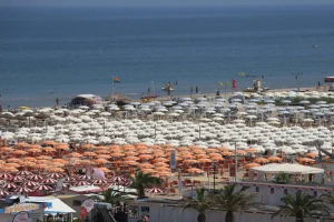 Rimini ottiene la Bandiera Blu 2026: ora 11 località premiate in Emilia Romagna.
