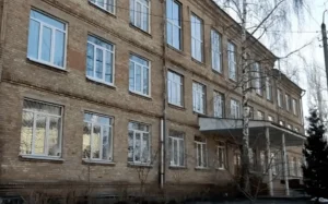 Docente di violoncello si suicida lanciandosi da una finestra del Convitto Nazionale di Torino.