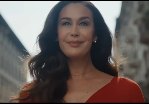 Megan Gale torna in scena con Iliad e nuovi progetti da sogno.