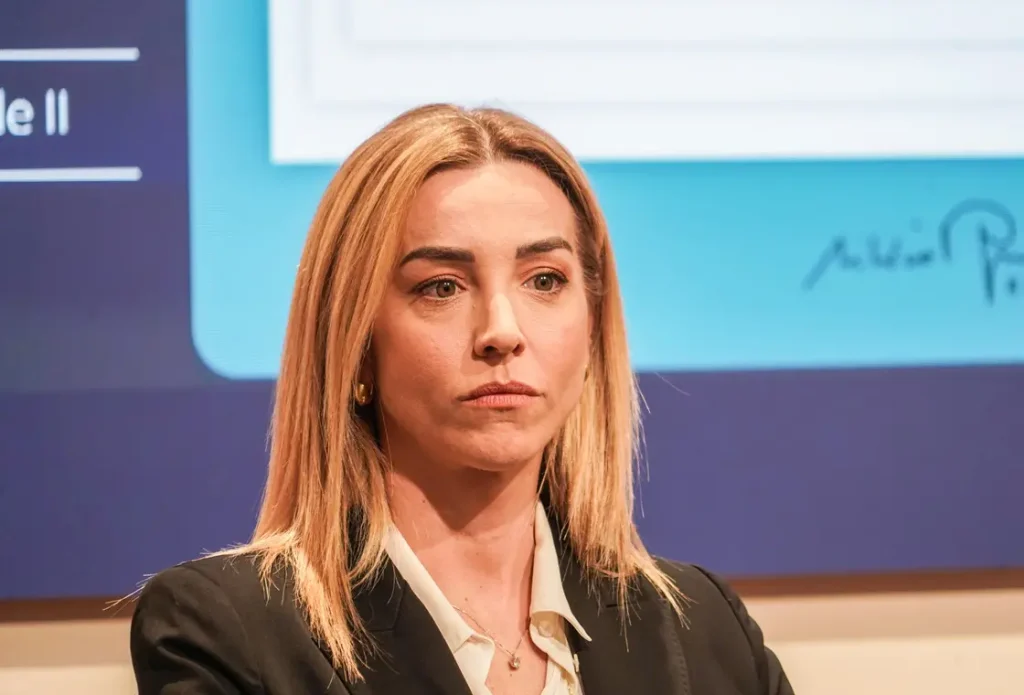 Silvia Salis: gradimento al 66% dopo un anno di mandato a Genova. Sondaggio Izi.