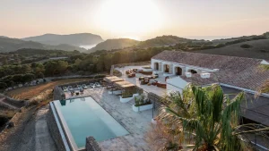 I migliori hotel a Minorca per il 2026: lusso e charme tra colline e campagne.