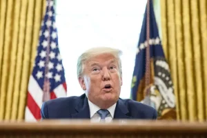Trump considera nuove azioni contro l’Iran, ma apre a ulteriori negoziati diplomatici.