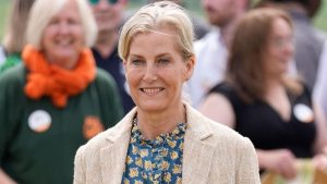 Espadrillas eleganti di Duchessa Sophie: l’alternativa comoda alle scarpe bianche per l’estate.