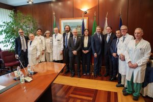 Visita del commissario Ue alla salute Várhelyi al Policlinico Gemelli: focus su sanità italiana.