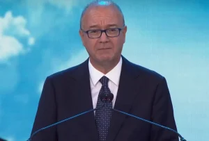 Valditara lancia un libro: riforma istituti tecnici e scuola-impresa come priorità europea.