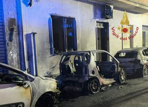 Incendio a Quartu Sant’Elena: tre auto distrutte, evacuata famiglia, un intossicato.