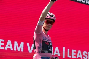 Vingegaard conquista il Giro d’Italia 2026, Milan trionfa nell’ultima tappa a Roma.