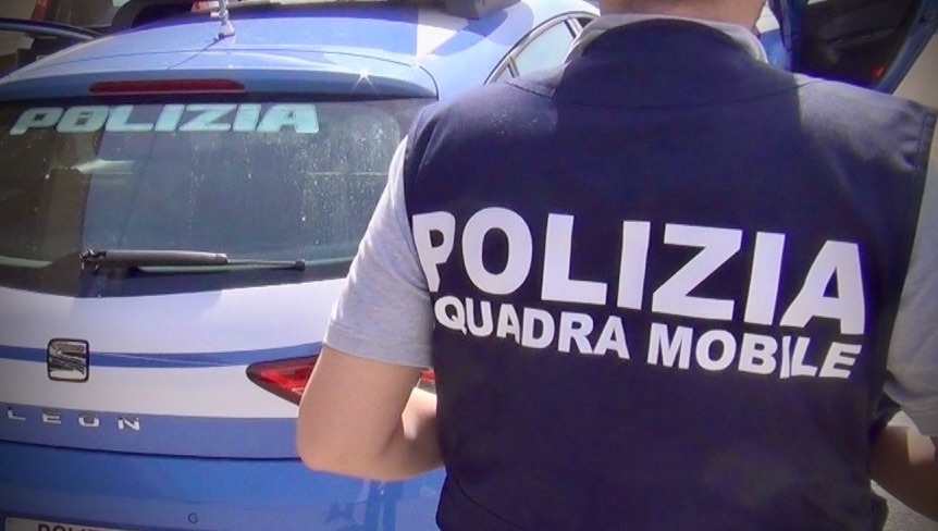 Maxi-operazione della Polizia: 93 avvisi di garanzia per immigrazione clandestina in corso.