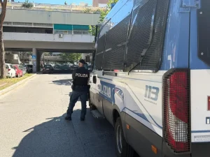 Sgombero all’alba del centro sociale L38 Squat di Roma: intervento della Polizia in video.