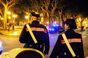 Controlli nel centro storico di Cagliari: multe e allontanamenti per garantire la sicurezza.