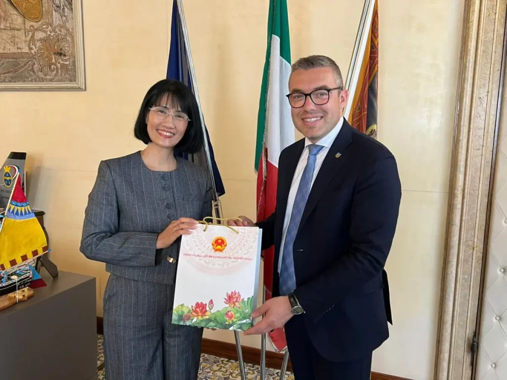 Pavanetto incontra l’ambasciatrice vietnamita in Italia, Nguyen Phuong Anh, per rafforzare la cooperazione.