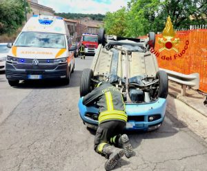 Incidente nell’Oristanese: auto si ribalta, due anziani feriti gravemente.