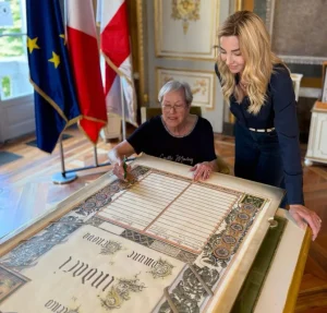 Silvia Salis entra nella storica pergamena dei sindaci di Genova: un traguardo significativo.