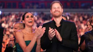 Harry e Meghan stanno sfruttando la loro fama? Esperti suggestiscono di rivedere i titoli.